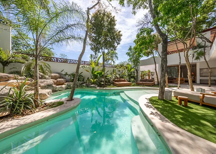 With Lagoon Pool & Jacuzzi 400m From Xcaret Villa Playa del Carmen